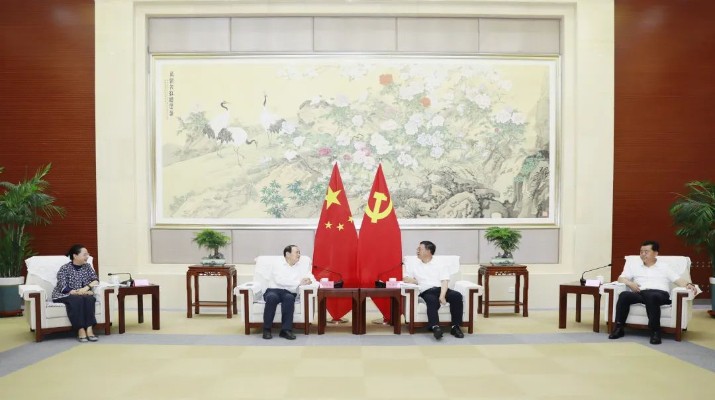 集團(tuán)黨委書記、董事長(zhǎng)石培文一行拜訪定西市委市政府主要領(lǐng)導(dǎo)