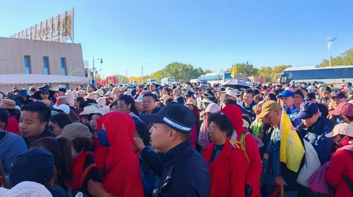 額濟(jì)納胡楊林景區(qū)今年為何這樣“紅”？